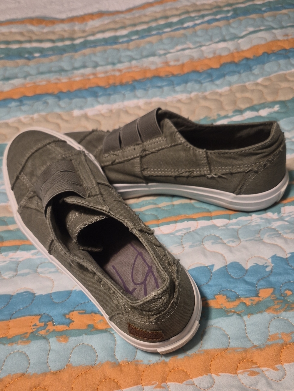 Women's Slip-On Canvas Sneakers in Olive Green